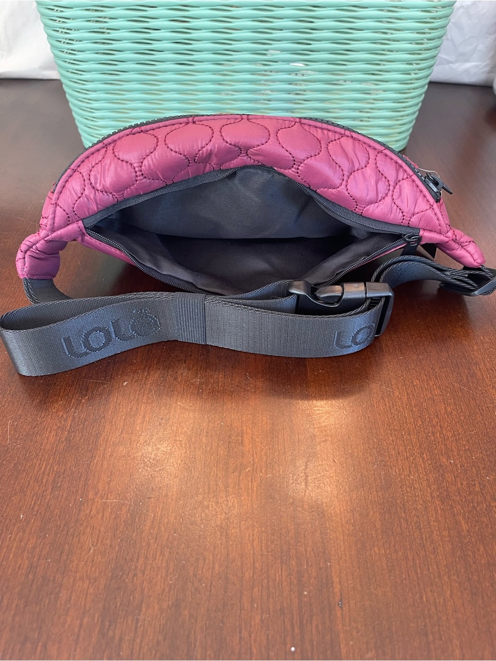 NWT Lole Taylor 3l Quilted Belt Bag Burgundy Black - Picture 8 of 9